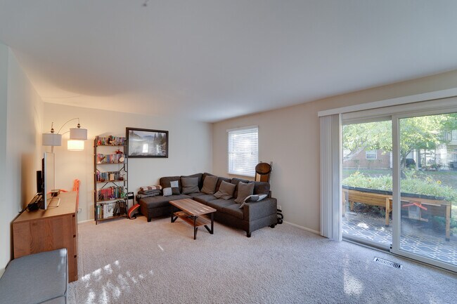 Building Photo - 160 Stirling Ln