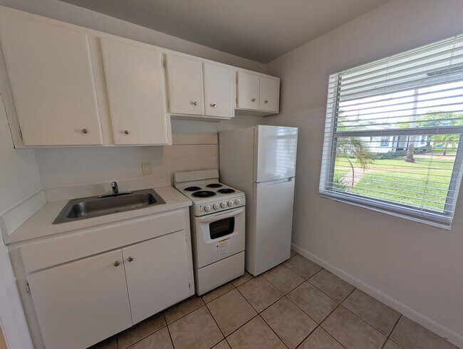 Building Photo - 140 NW 40th St