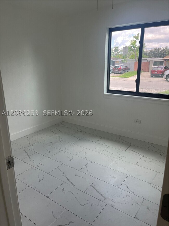 Building Photo - 5700 SW 37th St