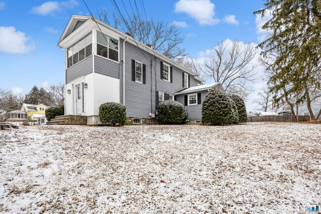 Building Photo - 254 Davis St