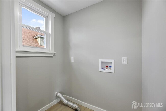 Building Photo - 143 Johnston Ave