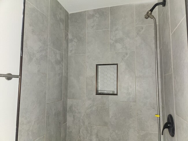 Building Photo - Great location with large yard