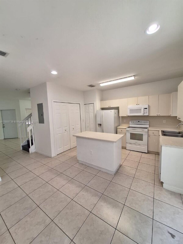 Building Photo - 1654 SE 31st Ct