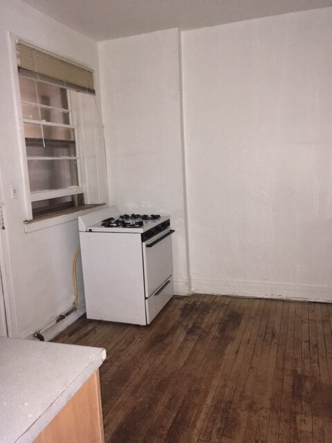 Building Photo - 2200 W Berteau Ave