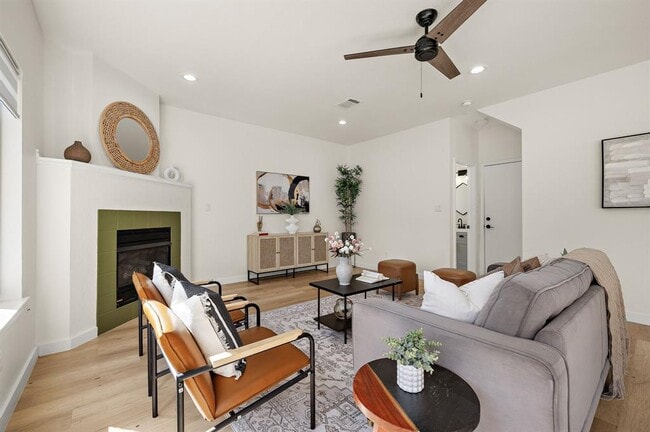 Building Photo - 3817 Tailfeather Dr