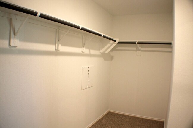 Building Photo - 1015 Maple Sunset Ct