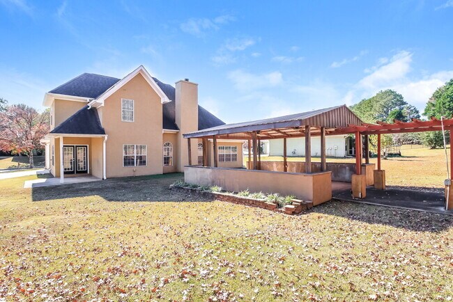 Building Photo - 453 Aviemore Loop