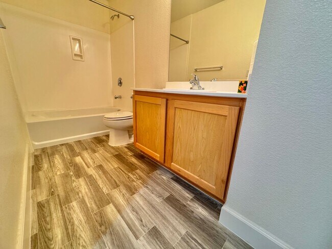Building Photo - Guard-Gated spacious 2-Bedroom Condo Near the Las Vegas Strip