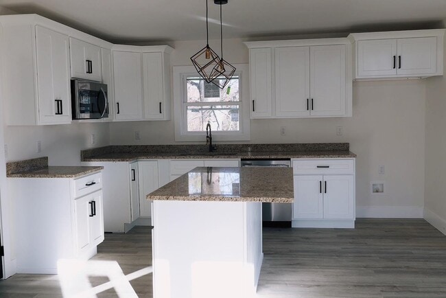 Building Photo - 649 Old Drake Temperance Rd