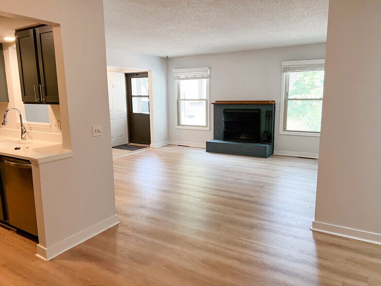 Building Photo - 7021 Bonaire Dr NE