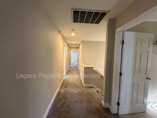 Building Photo - 4010 Hiller Ln