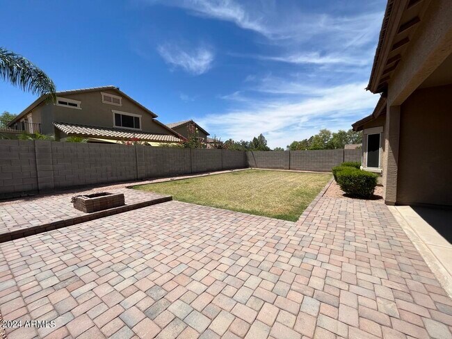 Building Photo - 4427 E Firestone Dr