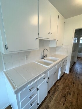 Interior Photo - 1439 Saltair Ave