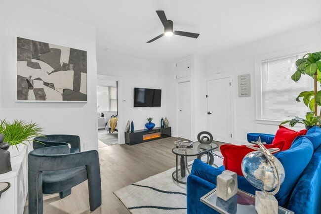 Building Photo - 68 Pine St