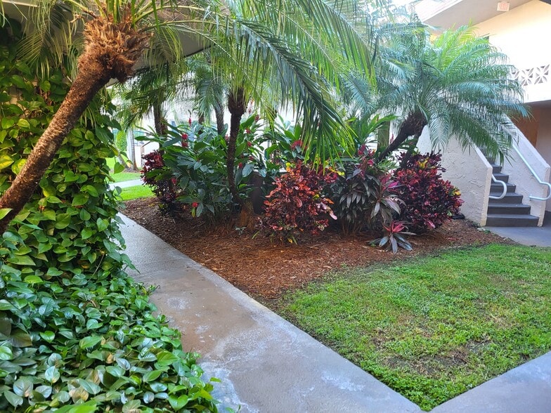 Building Photo - 14500 SW 88th Ave