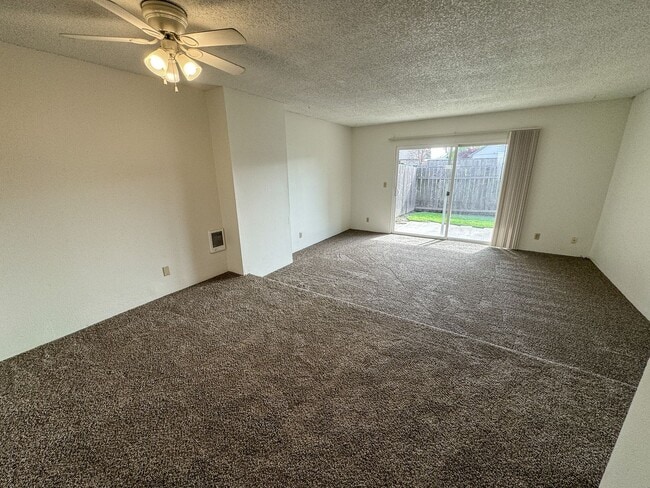 Building Photo - ANNETTE372-374