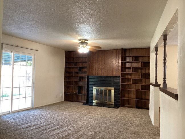 Building Photo - 487 W San Jose Ave