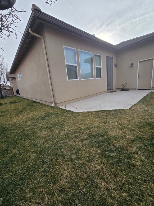 Building Photo - 992 Bella Rosa Dr