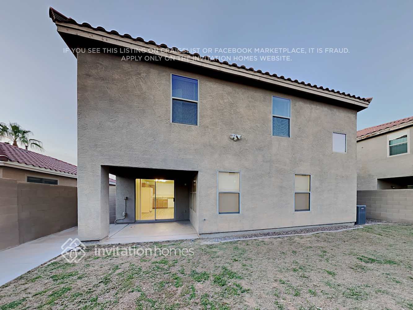 Building Photo - 2415 E Palm Beach Dr