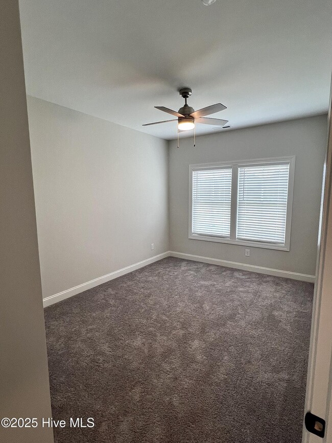 Building Photo - 2105 N Kali Ln