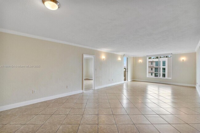 Building Photo - 10350 W Bay Harbor Dr