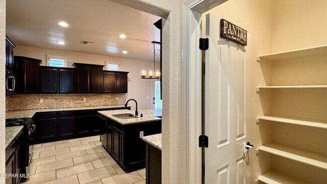 Building Photo - 12437 Pleasant Crest