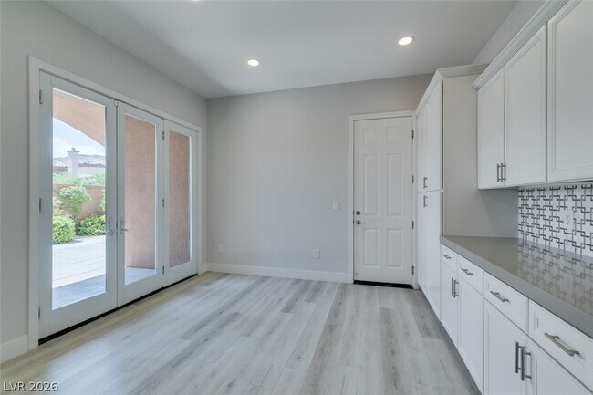 Building Photo - 11370 Merado Peak Dr