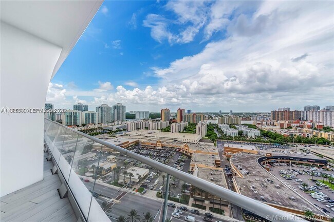 Building Photo - 16901 Collins Ave