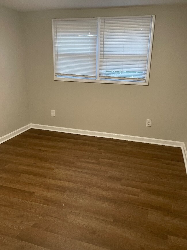 Building Photo - 2155 Goins Dr