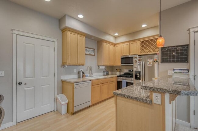 Building Photo - 2528 NW 2nd Terrace