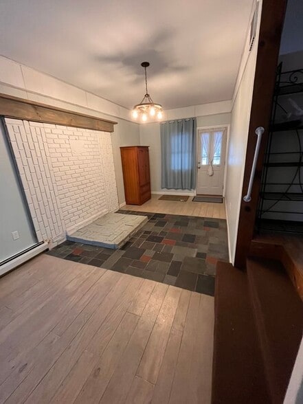 Building Photo - 70 Cedar St