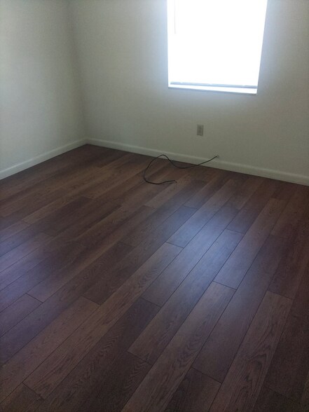 Building Photo - 1424 W Hartley Cir