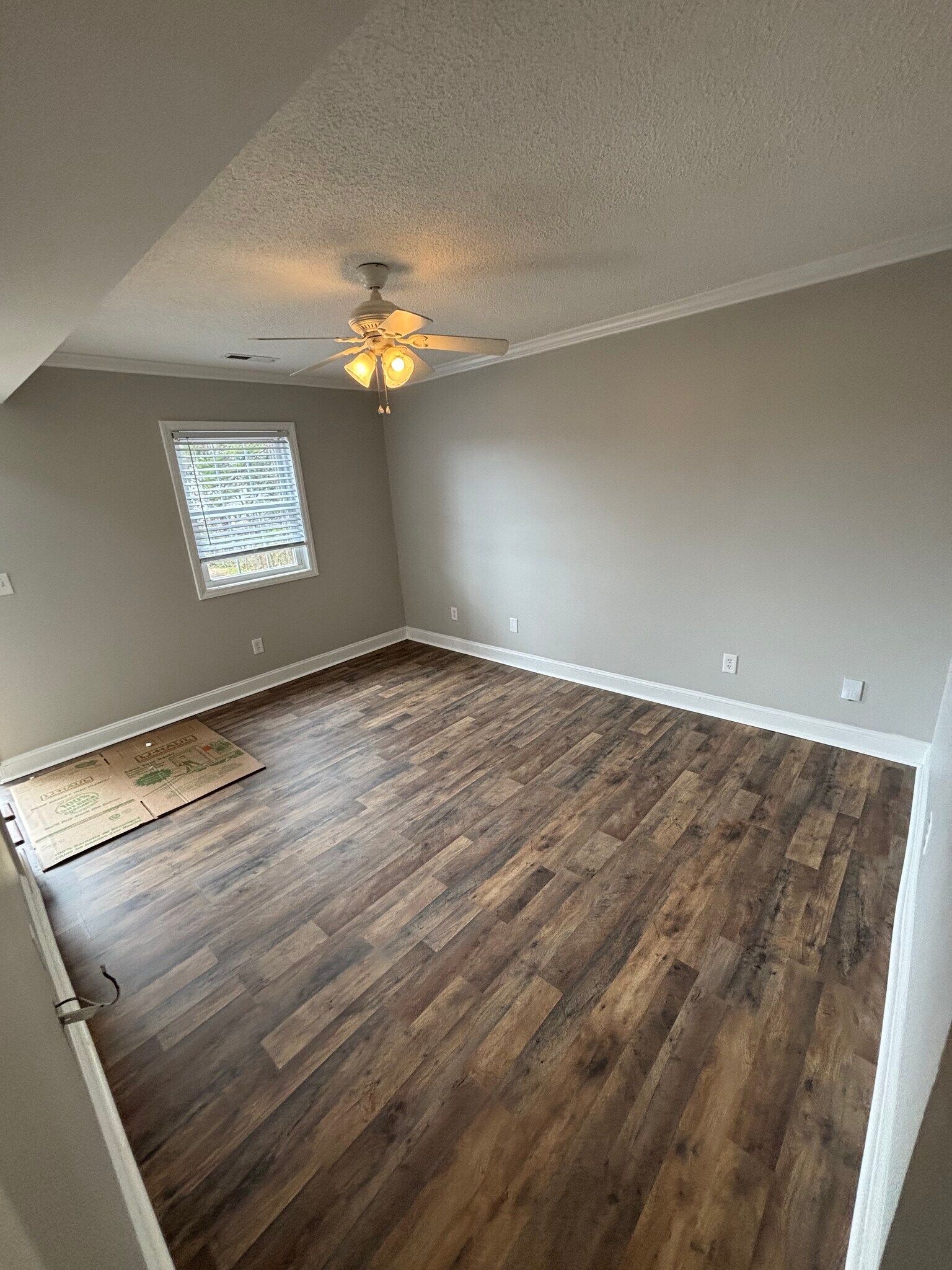 Building Photo - 5731 SW Acres Dr