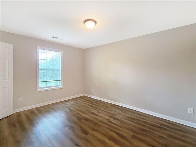 Building Photo - 140 Brook Cir SE