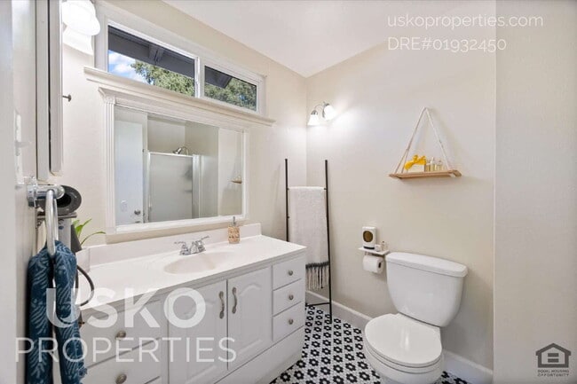 Building Photo - 8844 Garden Glen Way