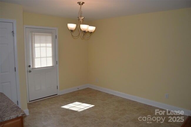 Building Photo - 132 Springfield Rd