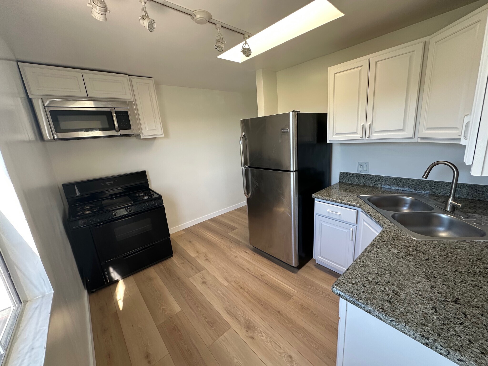 Building Photo - 3513 Loosmore St