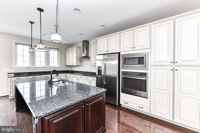 Building Photo - 3160 Yeager Dr