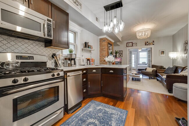 Building Photo - 380 7th St