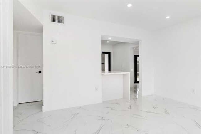 Building Photo - 6308 SW 22nd St