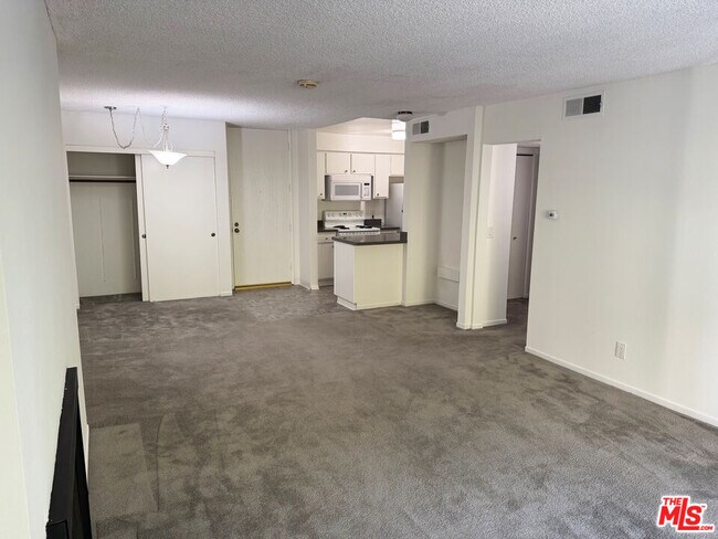 Building Photo - 4207 Raintree Cir