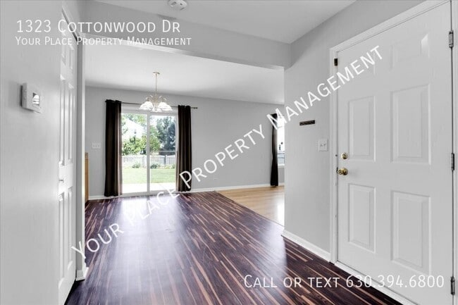 Building Photo - 1323 Cottonwood Dr
