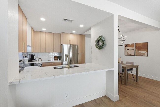 Building Photo - First-Floor 2-Bedroom Condo | The Racquet Club – Scottsdale