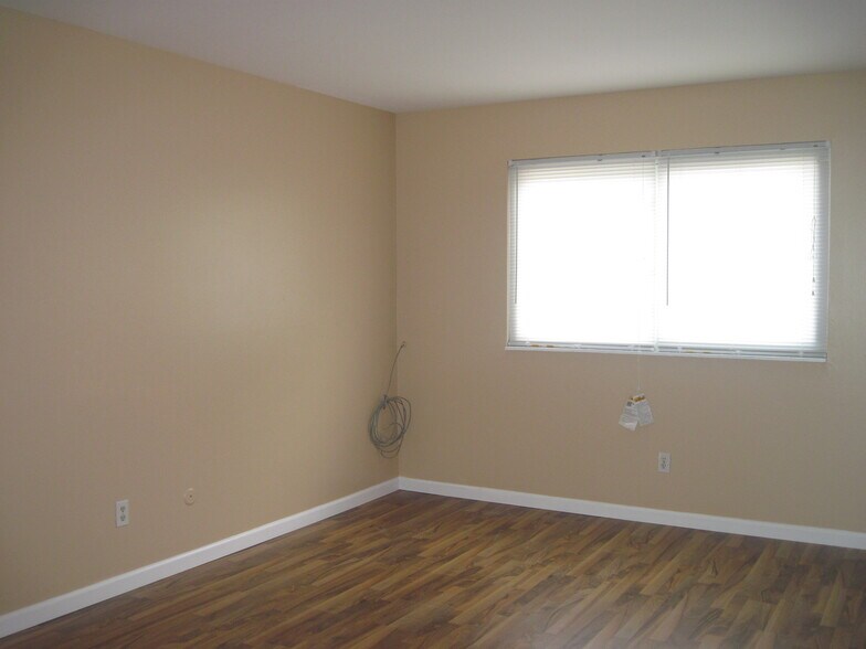 Building Photo - 212 Crosswinds Drive