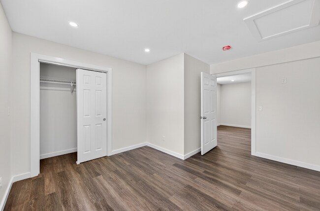 Building Photo - 706 N Eddy St
