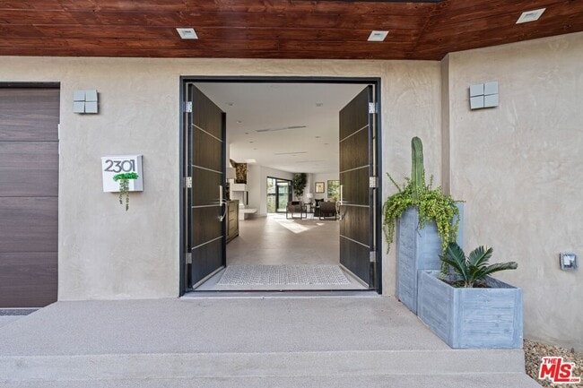 Primary Photo - 2301 Donella Cir