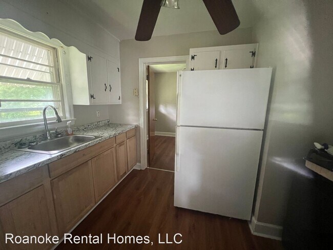 Building Photo - 3 br, 1 bath House - 936 Greenhurst Ave NW
