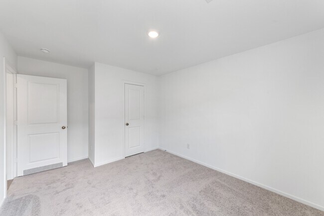 Building Photo - 3041 Majestic Sunrise Dr