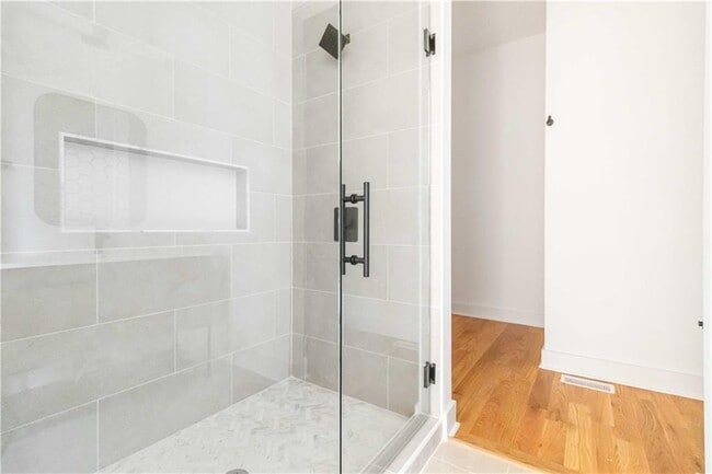 Building Photo - 1554 Columbia Cir