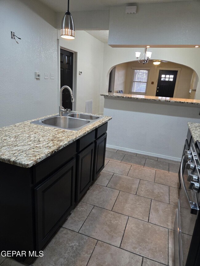 Building Photo - 3611 Yandell Dr